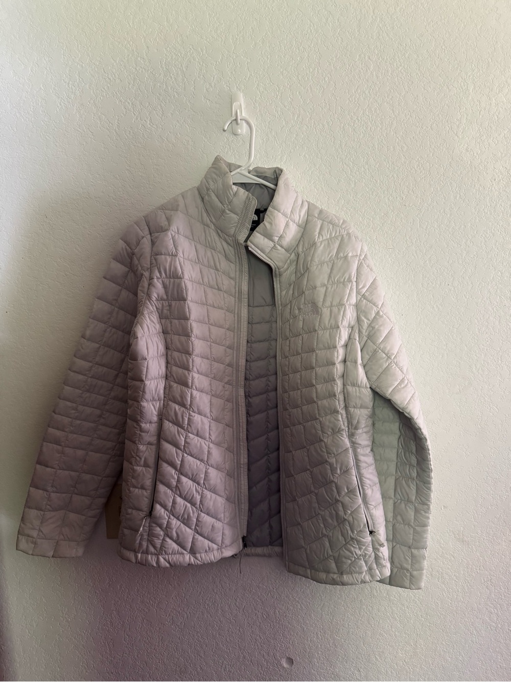 Very Light Gray almost white North Face Quilted Women’s Jacket